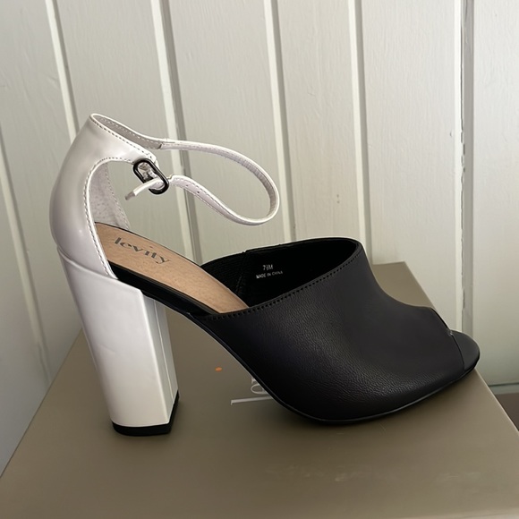 New Black & White Levity shoes - Picture 4 of 8